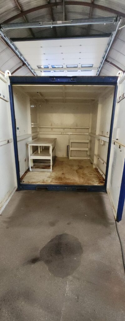10 fods offshore container med arbejdsbord og lys